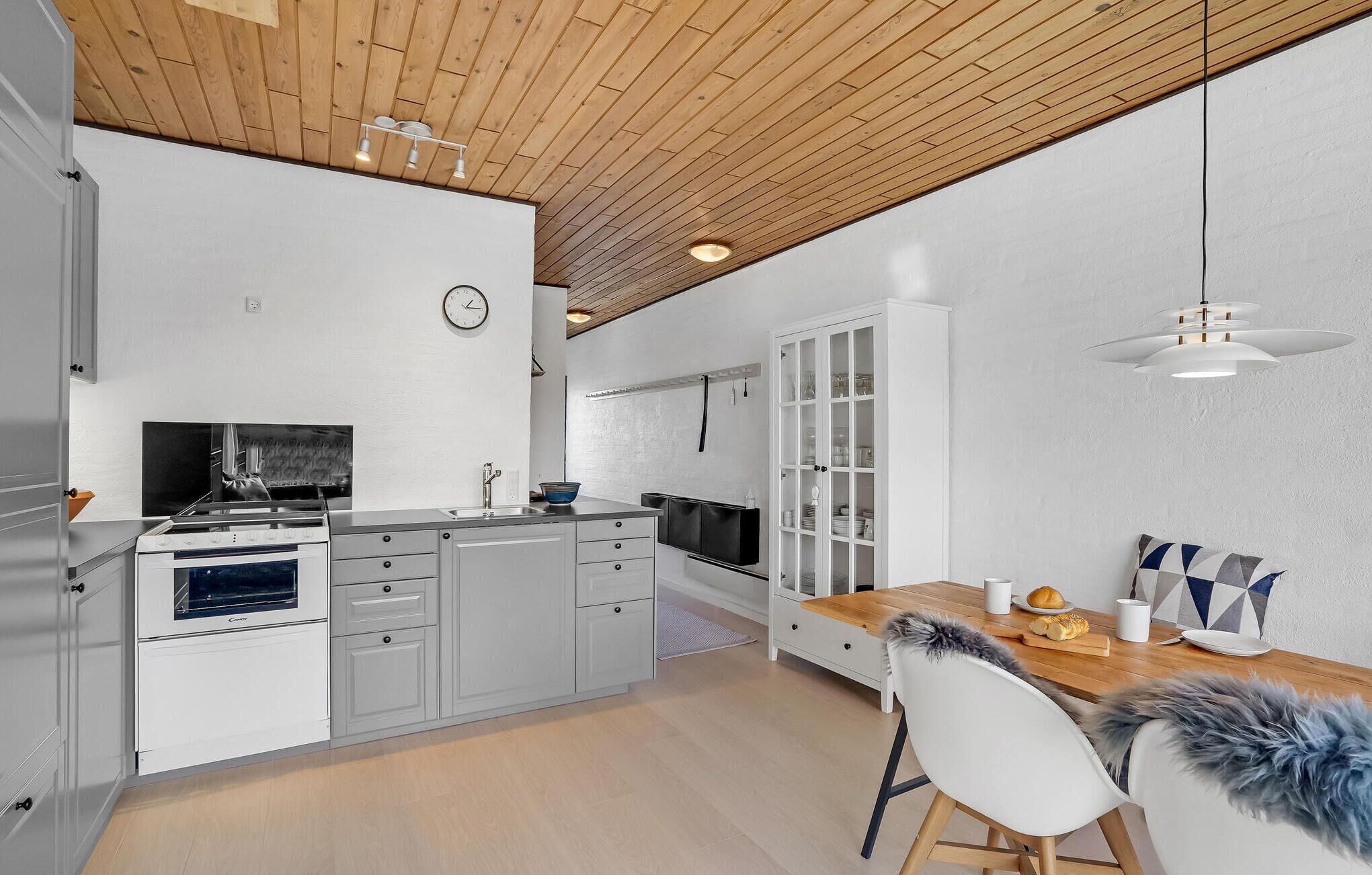 Fridge, stovetop, dishwasher, coffee/tea maker