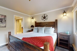 1 bedroom, iron/ironing board, Internet, bed sheets - Centrally located ski-in/ski-out mountain home w/private balcony/shared hot tub (Beaver Creek)