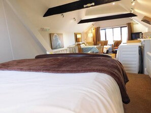 1 bedroom, iron/ironing board, free WiFi, bed sheets - Stay Norwich Apartments City View (Norfolk)