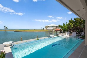 A heated pool - Casa Delfín - Family/Fun/Modern - Key Allegro location with panoramic bay views (Rockport)