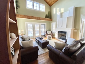 Smart TV, fireplace, DVD player, ping pong