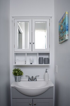 Combined shower/bathtub, hair dryer, towels, soap