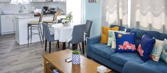 Centrally located & a few minutes the Marsh Harbour Airport is the "Hibiscus"!