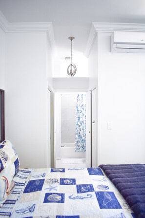 2 habitaciones, tabla de planchar con plancha, wifi y ropa de cama 