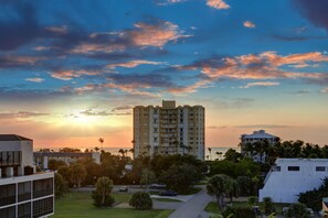 Exterior - Steps to Vanderbilt Beach! (Naples)