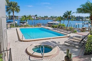 Outdoor pool, a heated pool - Steps to Vanderbilt Beach! (Naples)