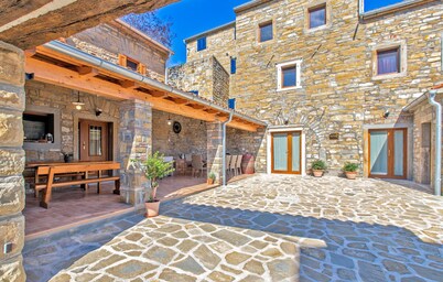 Awesome home in Smarje