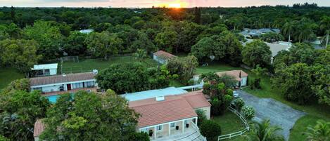 المنشأة من الخارج