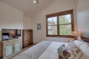 3 dormitorios, tabla de planchar con plancha, wifi gratis y ropa de cama