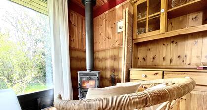 Cozy Wooden Cottage House Near Copenhagen