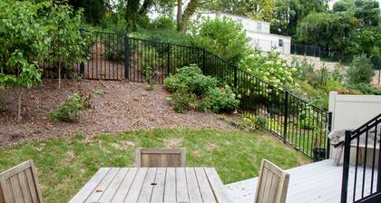 Warner House | Charming Home in Belmont- walk Downtown