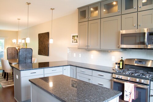 Warner House | Charming Home in Belmont- walk Downtown