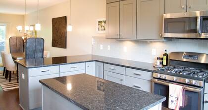 Warner House | Charming Home in Belmont- walk Downtown