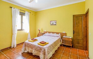 3 bedrooms, free WiFi, bed sheets
