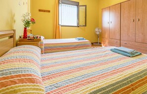 3 bedrooms, free WiFi, bed sheets