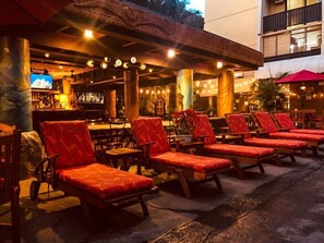 Bar (on property) - Remodeled City View Unit w/ Kitchenette AC and WiFi - Bamboo Waikīkī Hotel #606 (Honolulu)