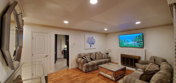 Smart TV - Premier Monterey Bay Getaway, just minutes to Carmel. (Seaside)