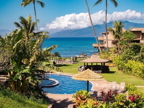 Private- 2 Master Bedrooms, 2.5 Baths with Ocean Views on Keoni Nu"i Bay!