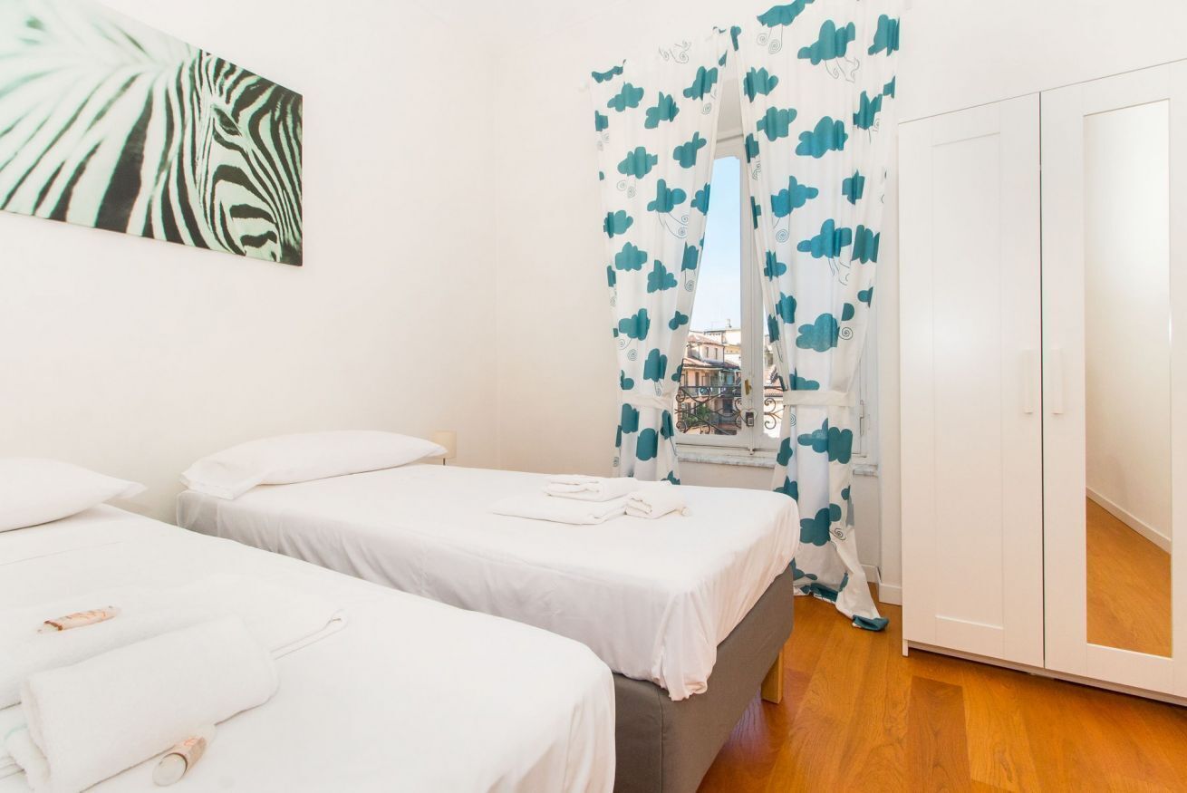 4 habitaciones, tabla de planchar con plancha, wifi y ropa de cama 