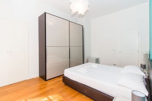 4 habitaciones, tabla de planchar con plancha, wifi y ropa de cama 