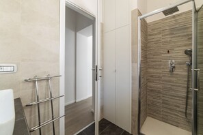 Shower, bidet - GuestHost - Vatican Museums and St. Peter's Basilica! (Roma)