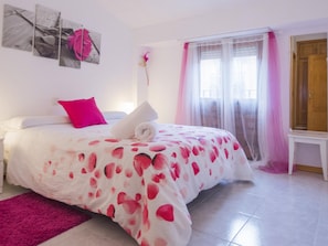 1 bedroom, iron/ironing board, internet, bed sheets