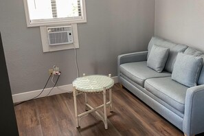 Interior - The Palmetto Inn - Snapper - King 1 Bdrm Suite (Boca Grande)