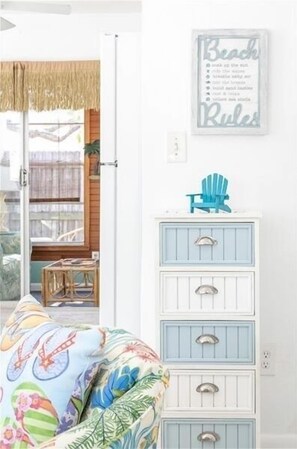 Interior - Heather's Hideaway - Sunset Beach Cottage (Treasure Island)