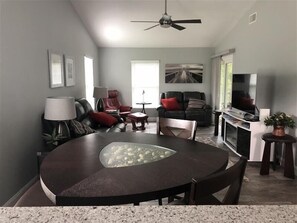 Living area - Spacious Condo Near Beach | Pool, Tennis & More (Treasure Island)