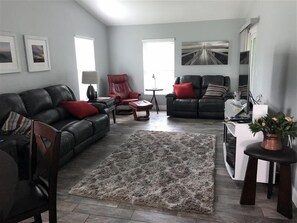 Living area - Spacious Condo Near Beach | Pool, Tennis & More (Treasure Island)