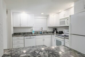 Private kitchen - Wake Up to Ocean Views (Treasure Island)