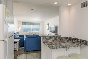 Living area - Wake Up to Ocean Views (Treasure Island)