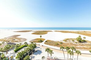 Ubicación cercana a la playa y toallas de playa