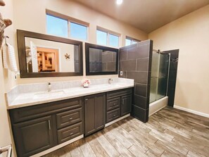 Combined shower/bathtub, hair dryer - Hot Tub - Just Steps to the Beach - Sleeps 12! (Oceano)