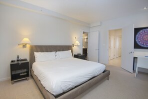 2 bedrooms, desk, iron/ironing board, WiFi