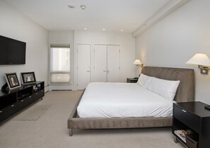2 habitaciones, escritorio, tabla de planchar con plancha y wifi 
