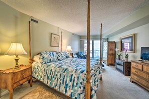 1 bedroom, iron/ironing board, Internet - Private Beach! Oceanfront Wildwood Crest Retreat (Wildwood Crest)