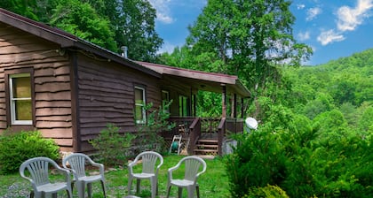 Cabin near Blue Ridge parkway and Lake Junaluska