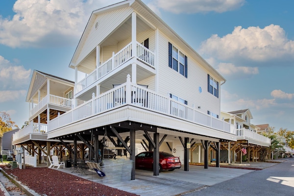 Multiple Decks for enjoying the South Carolina days
