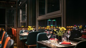 Frokost og middag serveres