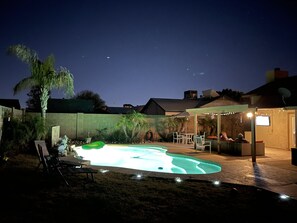 Alberca al aire libre y alberca climatizada