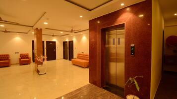 LED TV, fireplace, heated floors