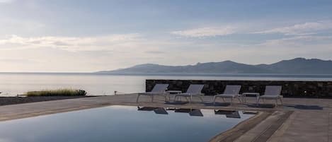 An infinity pool
