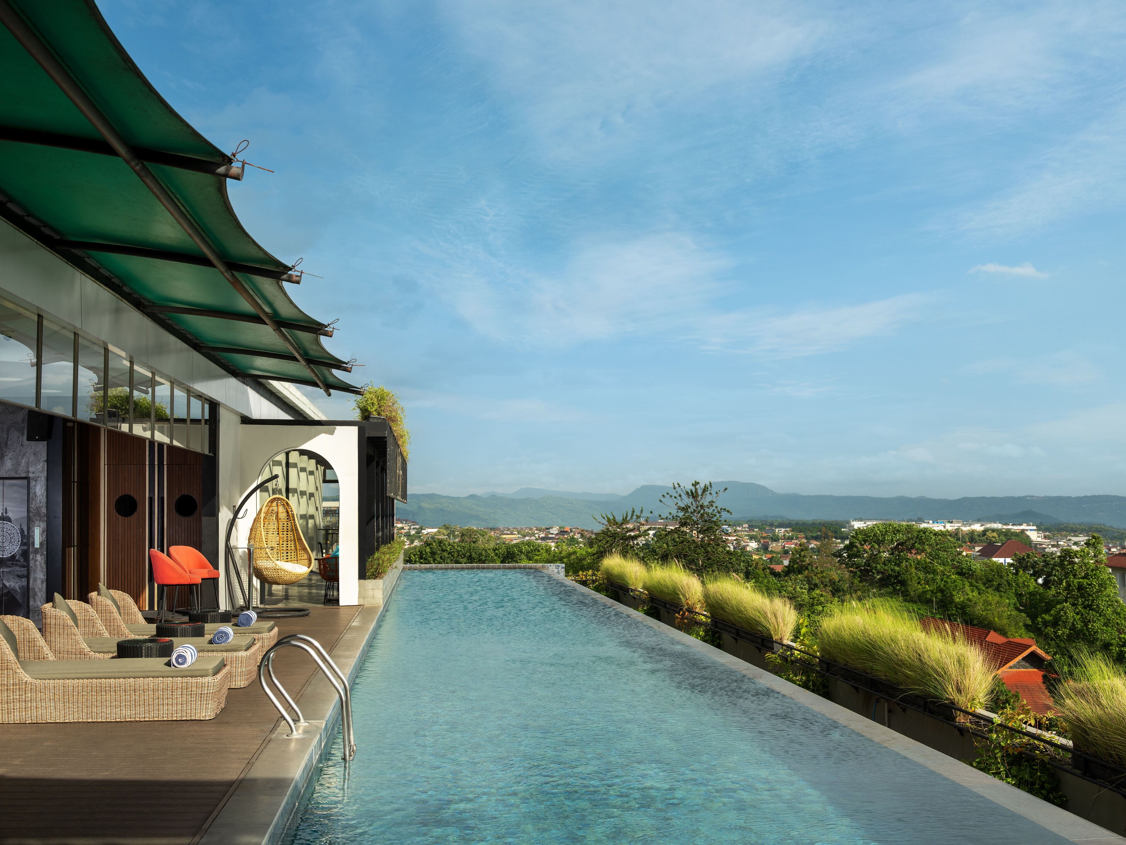 Kolam renang rooftop