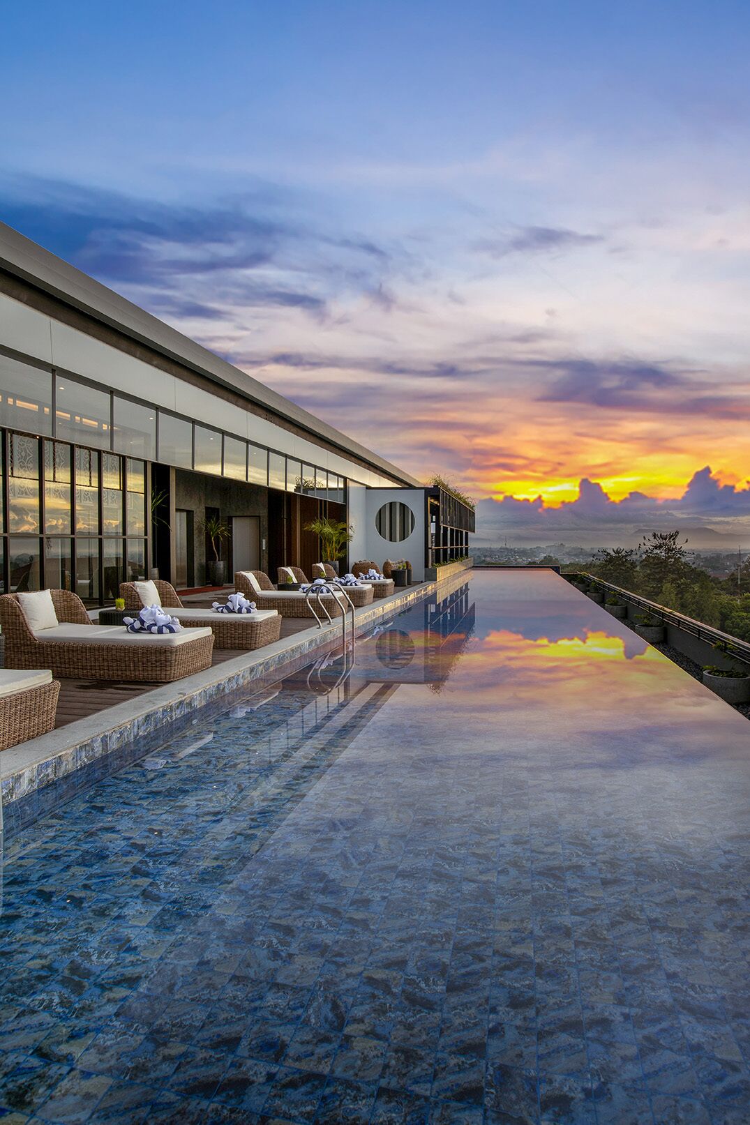 屋外プール、サンラウンジャー