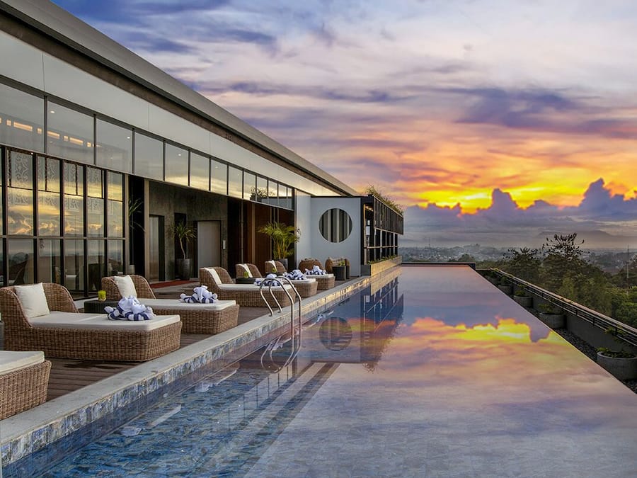 Outdoor pool, pool loungers