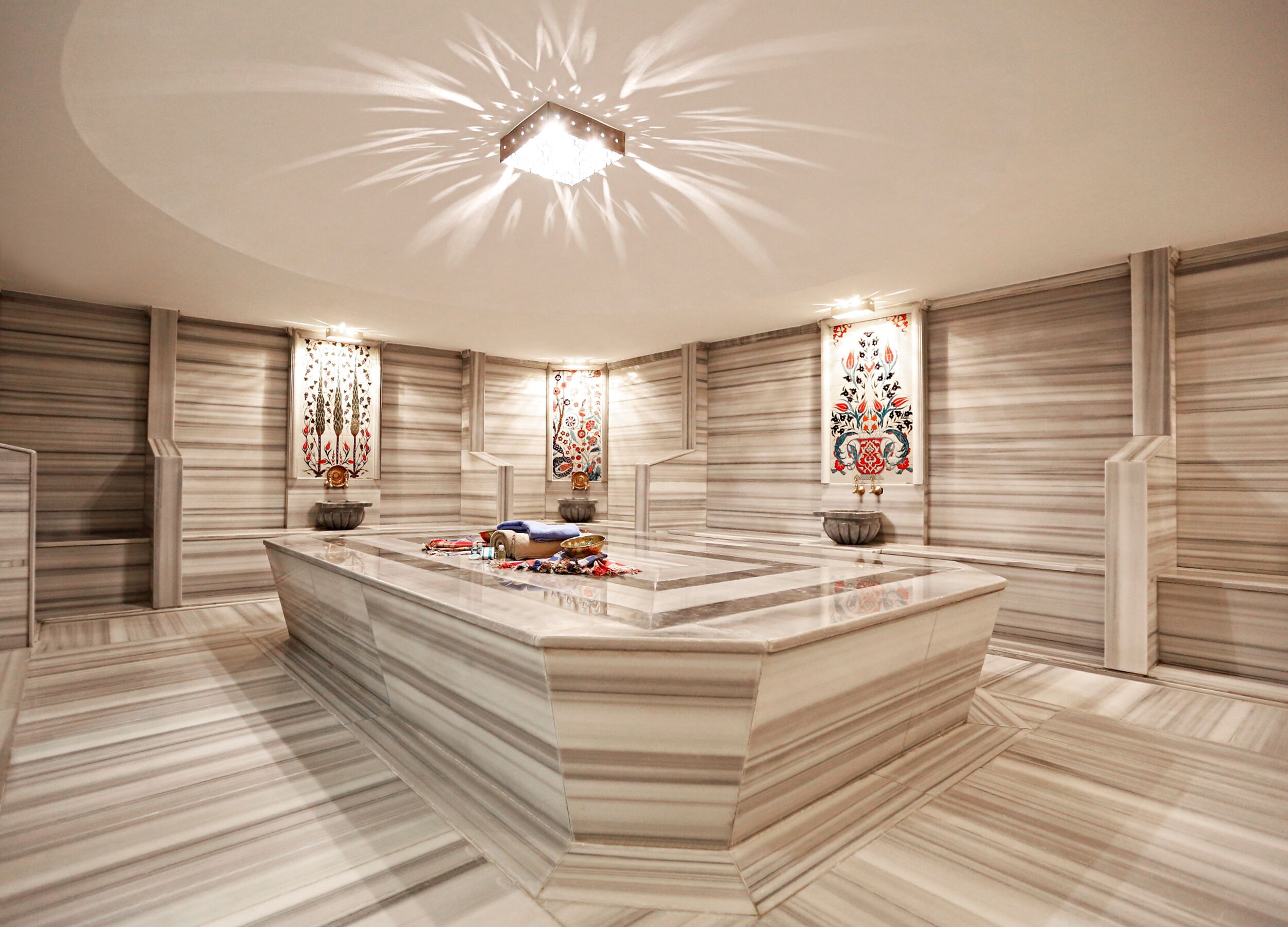 Couples treatment rooms, sauna, hot tub, steam room