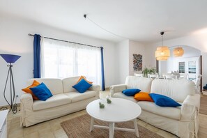 TV, fireplace, stereo