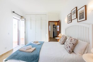 4 quartos, ferros/tábuas de passar roupa, Wi-Fi, roupa de cama