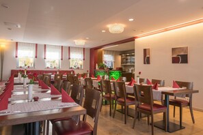 Dining - Double room 8 - Müllers Weingut und Weinstube im Auerberg (Nordheim)